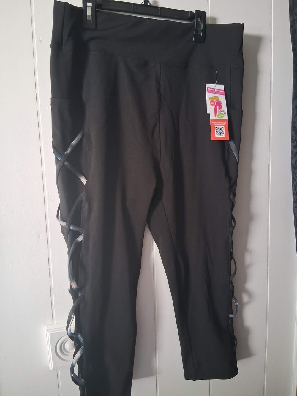 Popfit Black Leggings with Pink-Trim Pocket and Crisscross Mesh Detail